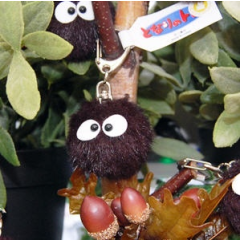 Totoro kurosuke keychain